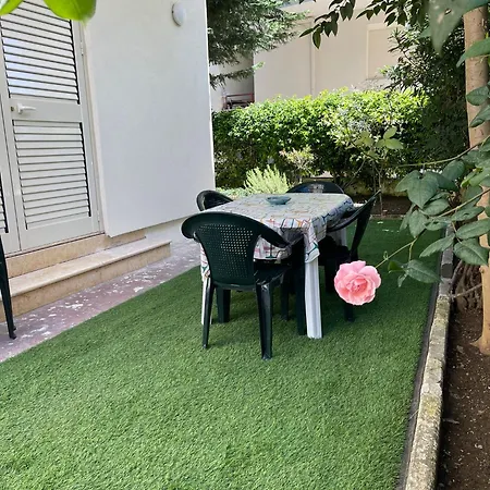 Apartment 4 *